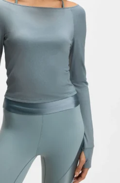 Active burnout-fabric top with shiny underlayer