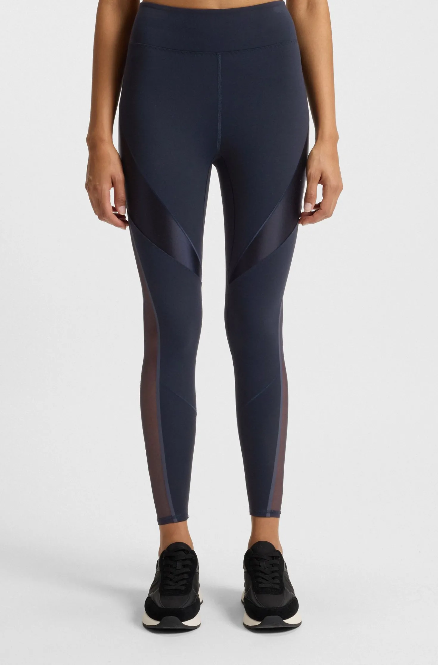 Active leggings with mesh inserts