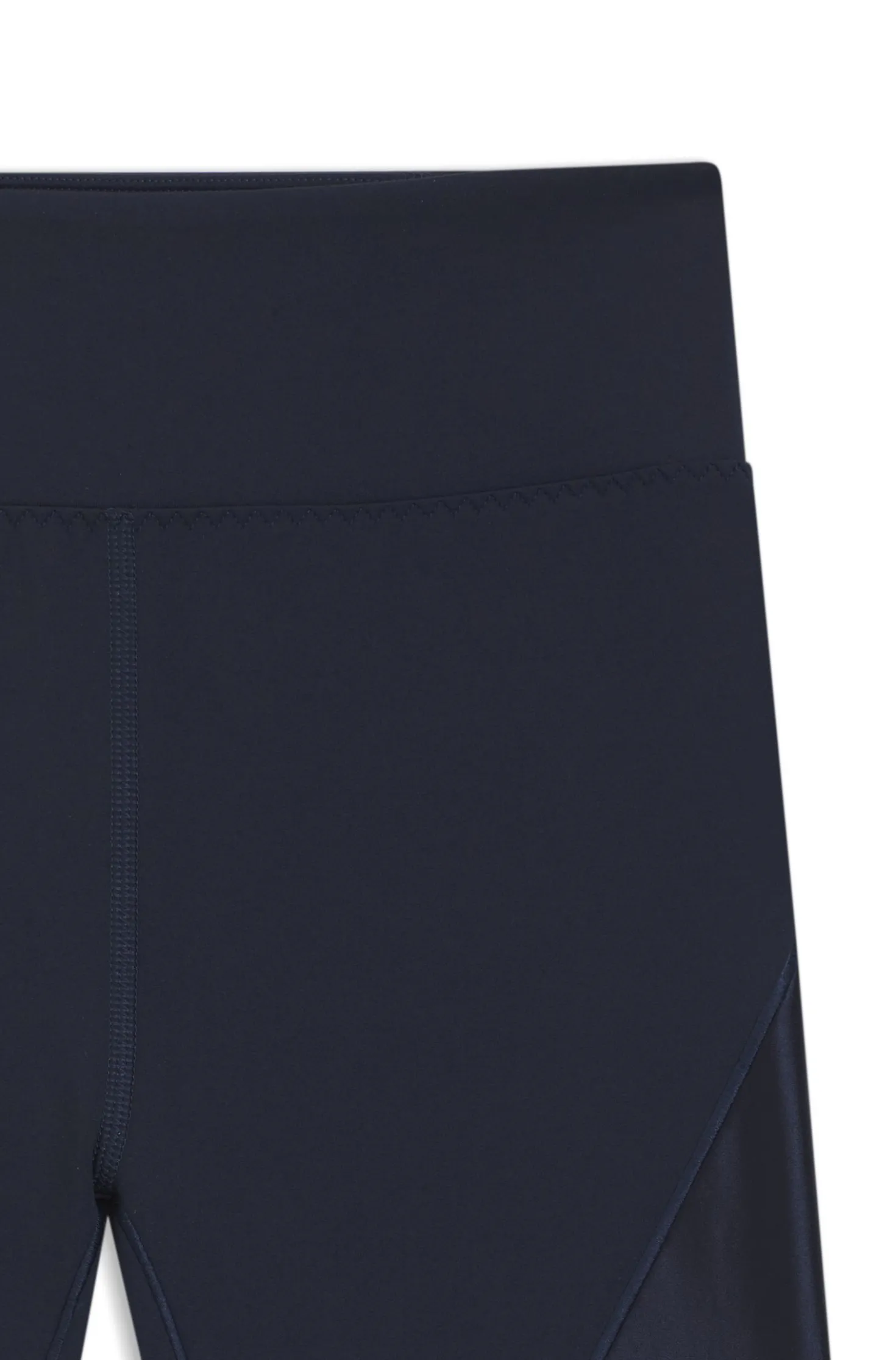 Active leggings with mesh inserts