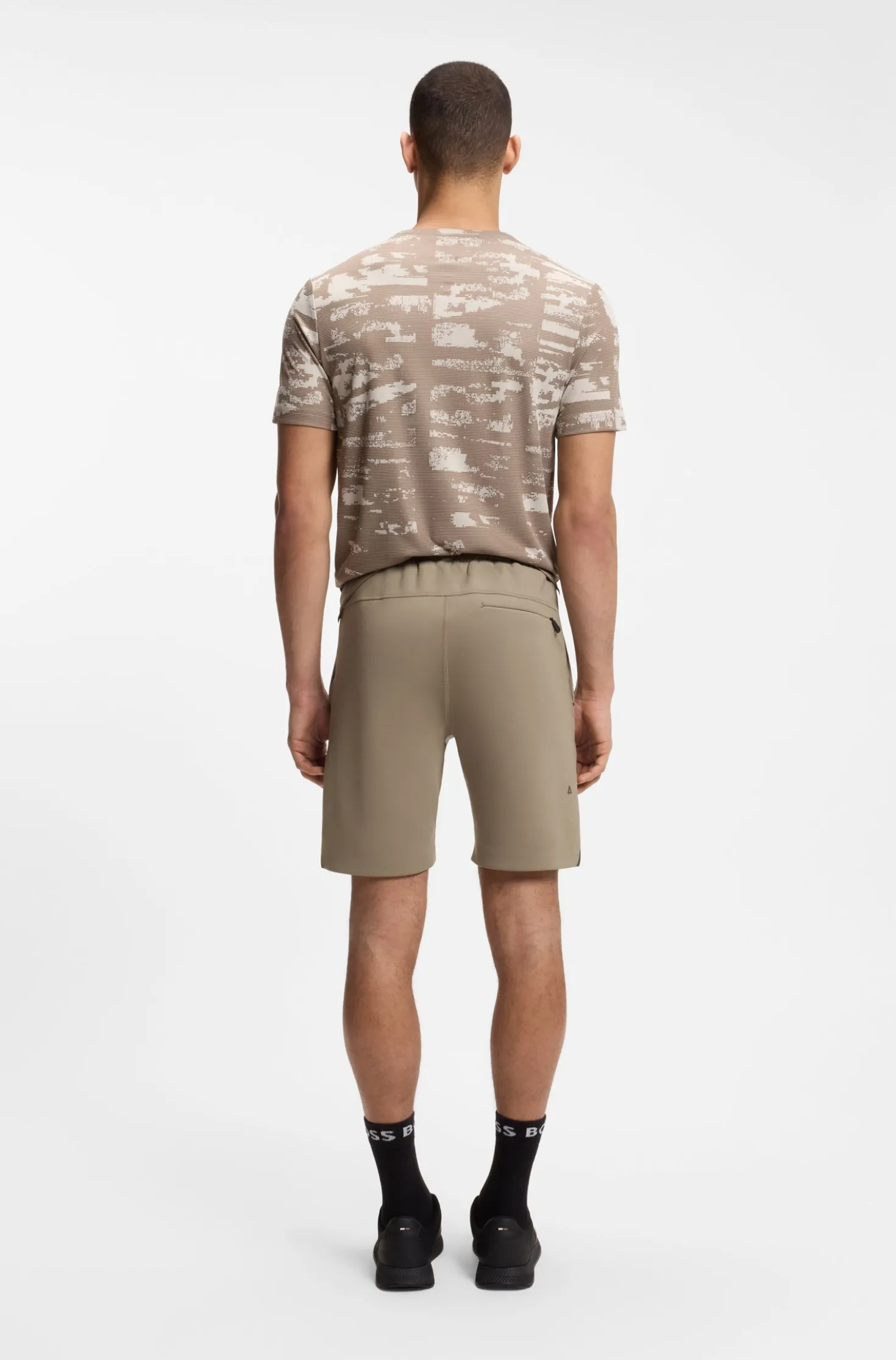 Active shorts in quick-dry fabric with reflective logo