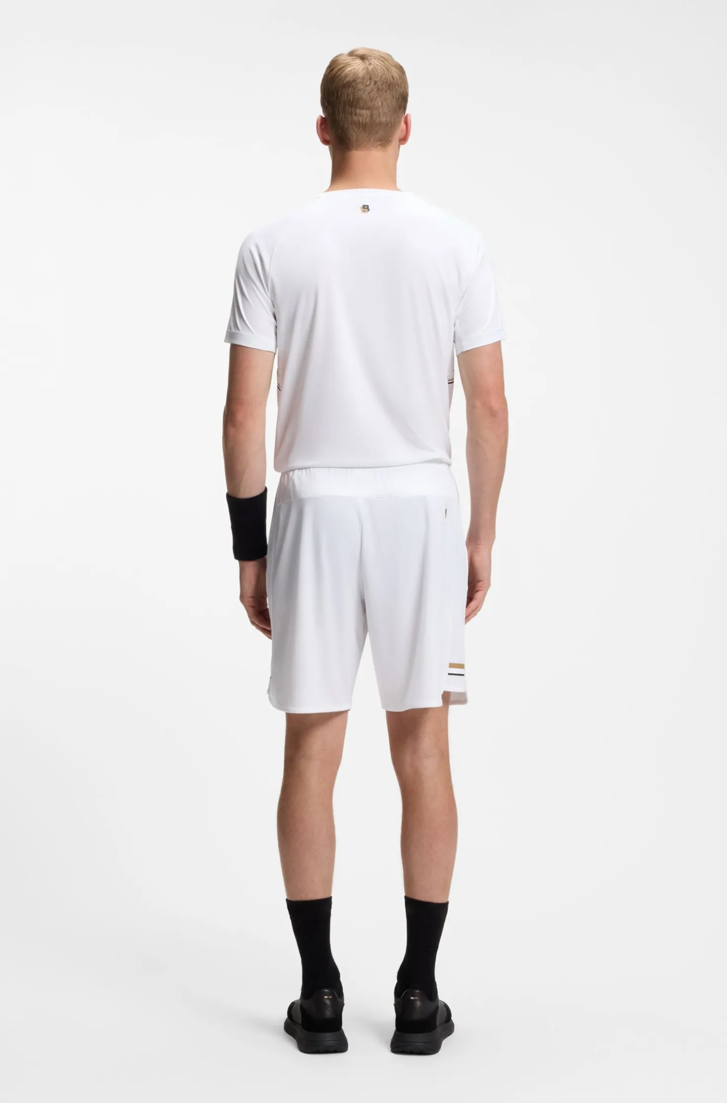 Active Stretch-fabric shorts with mesh pocket bags