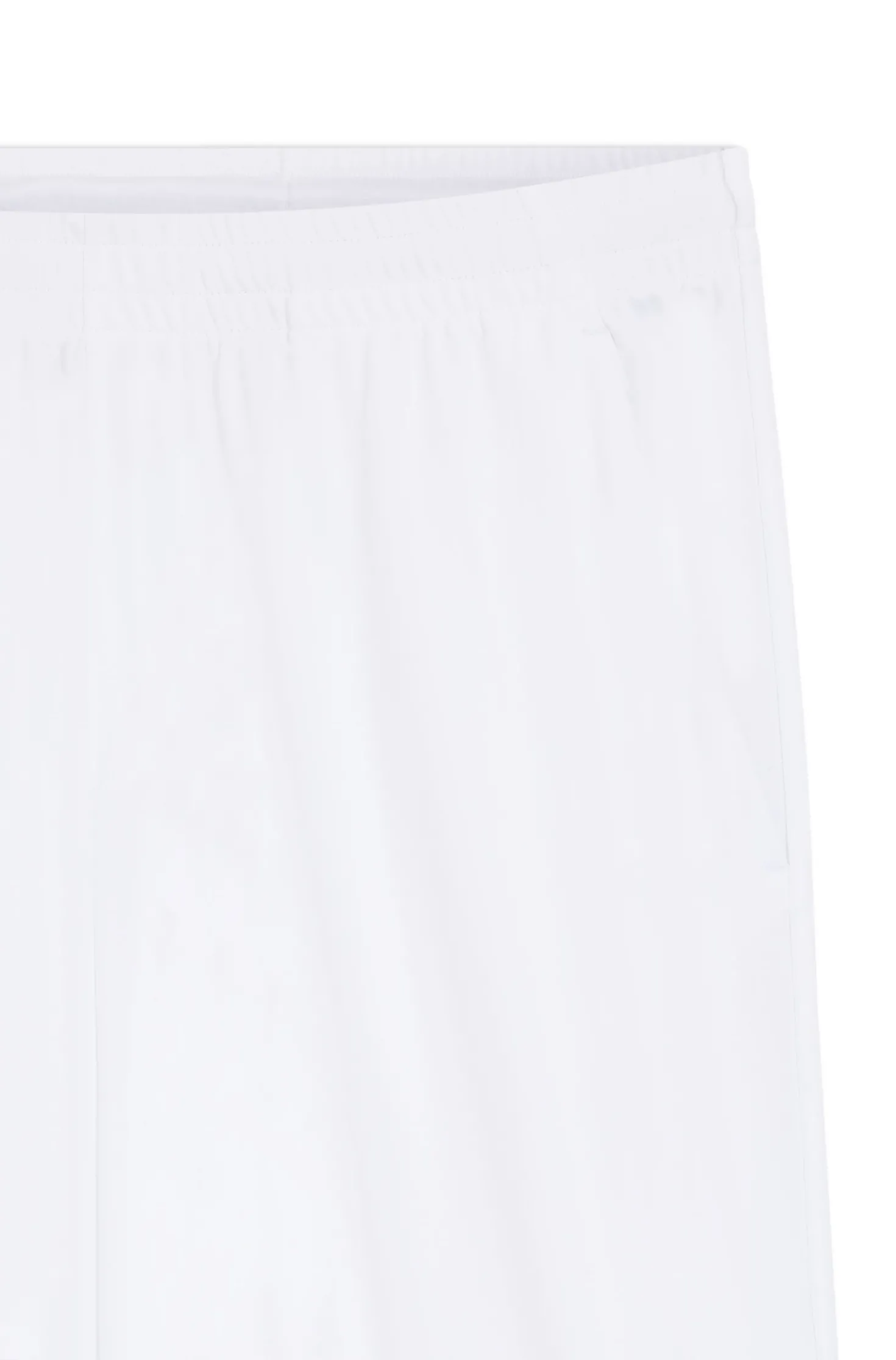 Active Stretch-fabric shorts with mesh pocket bags