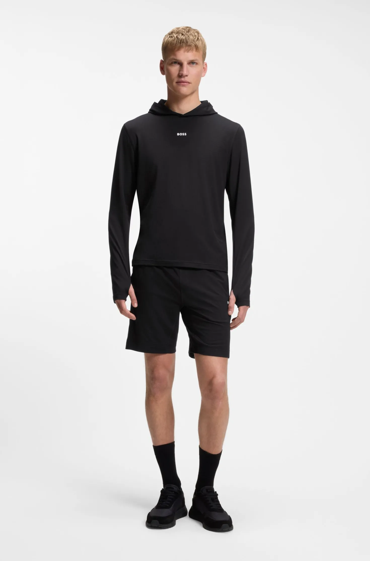 Active training shorts in quick-drying fabric