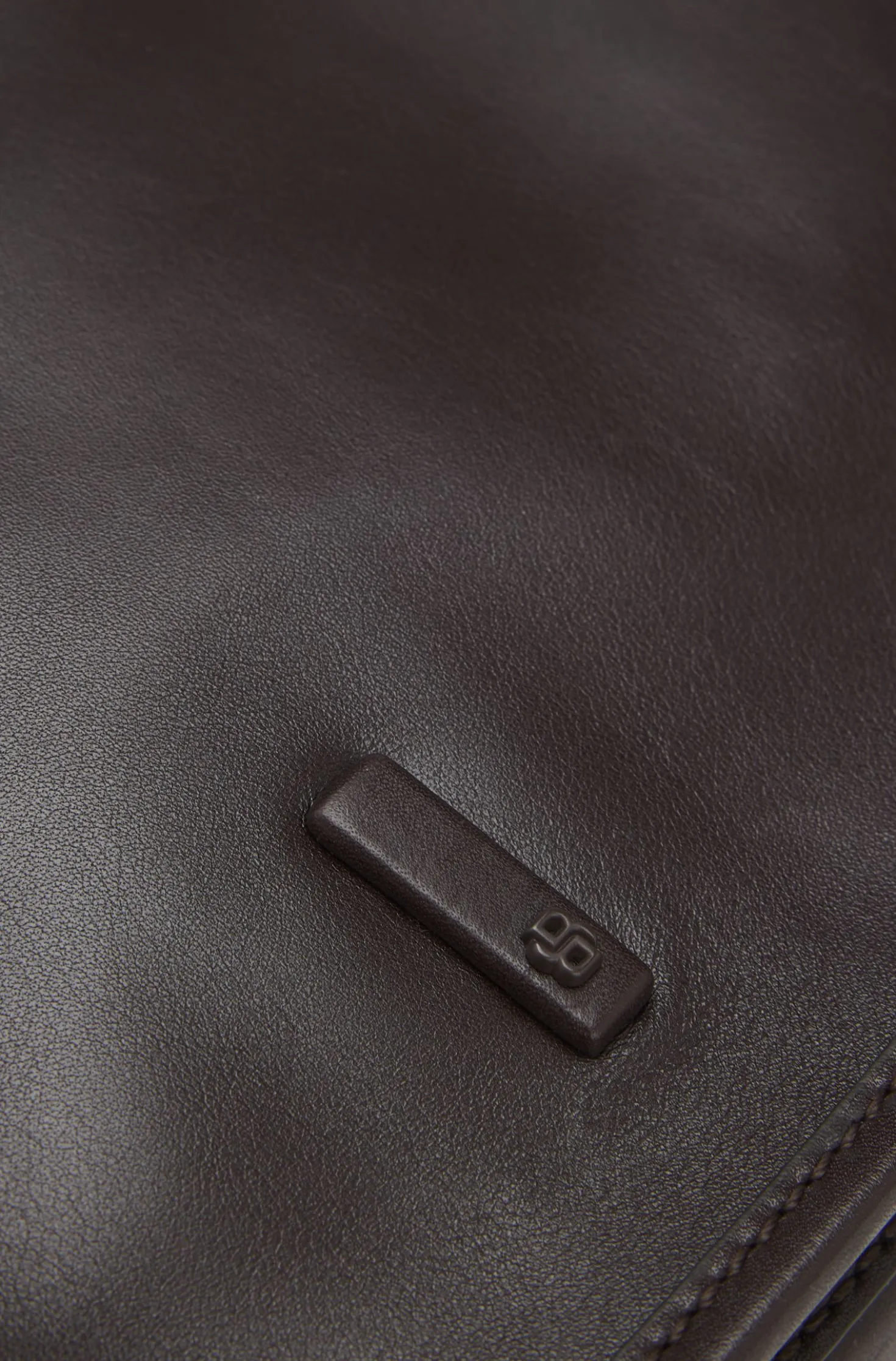 Ariell shoulder bag in leather with adjustable strap
