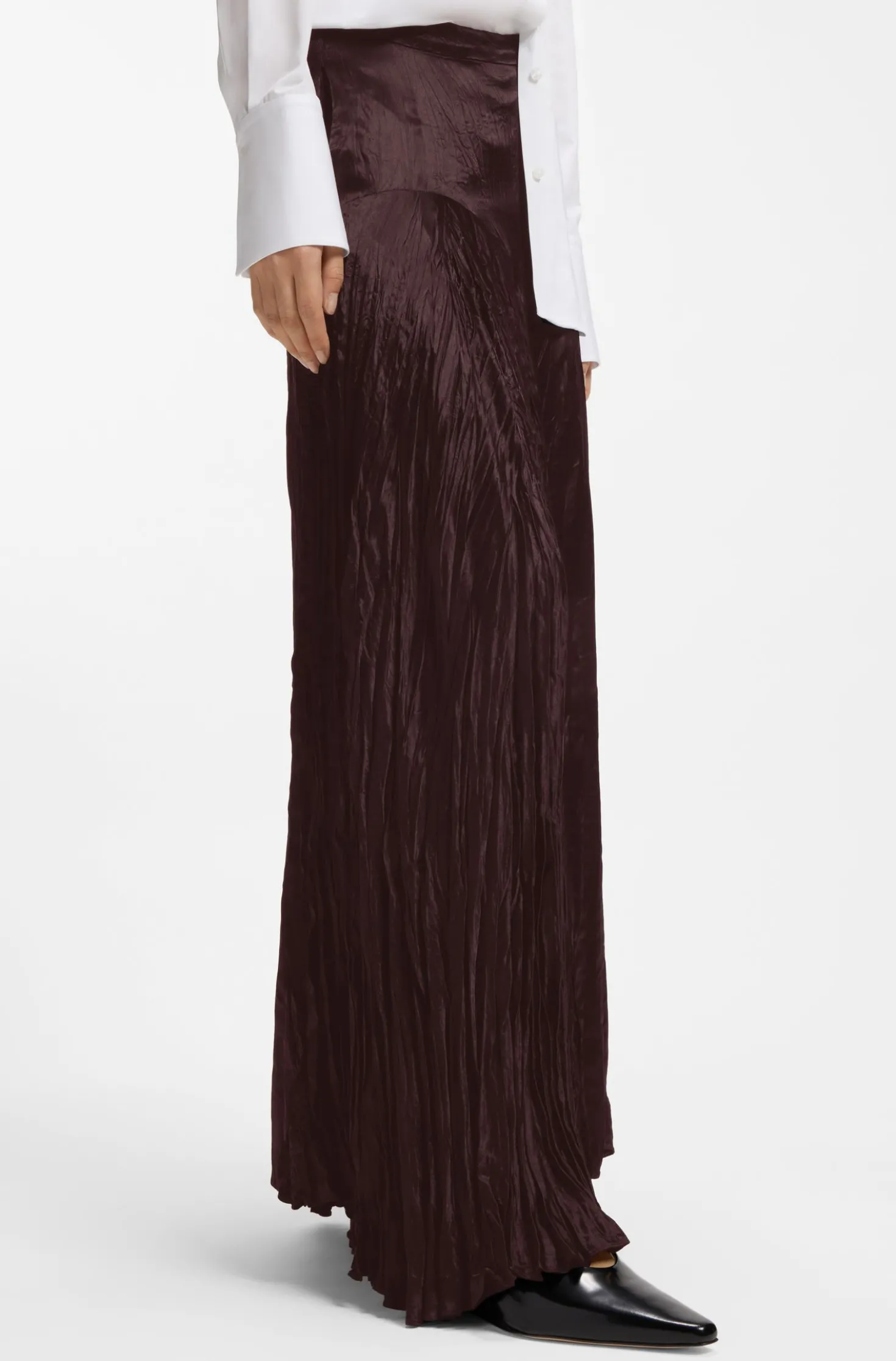 Asymmetric maxi skirt in satin with crinkle texture