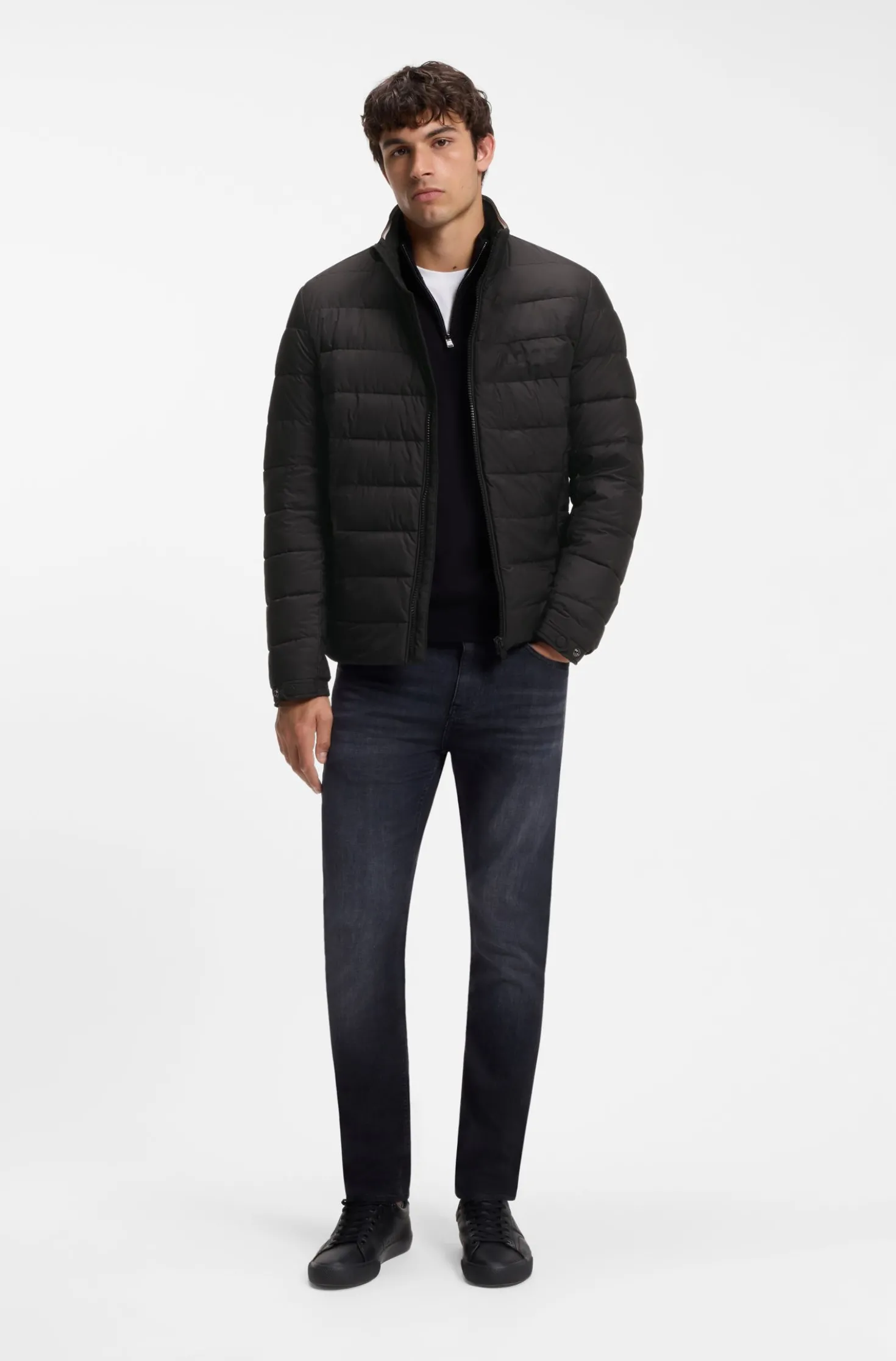 Classic padded jacket with a zip closure