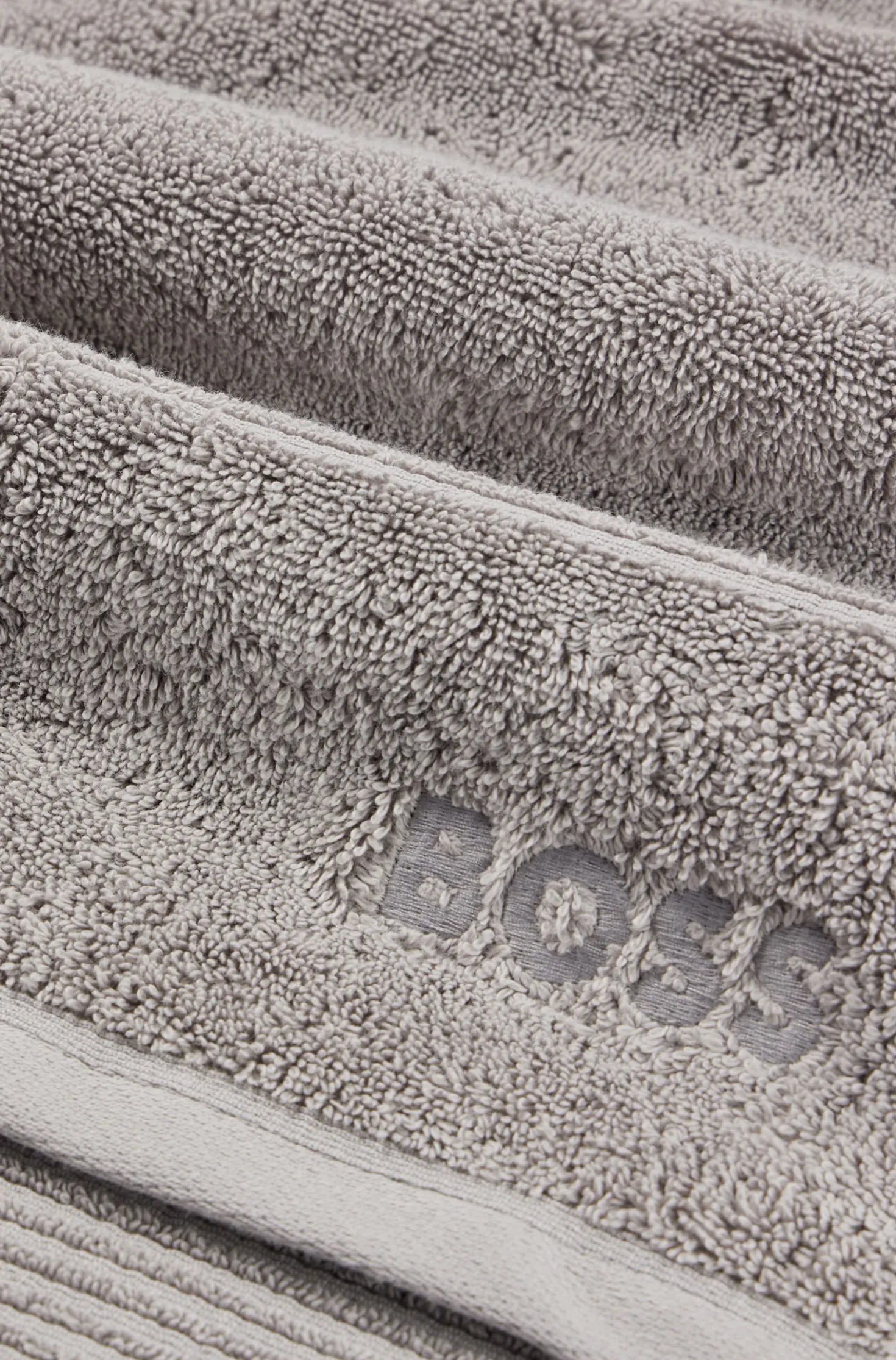 Cotton bath mat in silver with embroidered logo