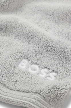 Cotton bath mat with contrast embroidered logo