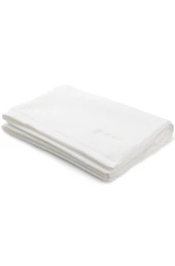 Cotton bath mat with contrast embroidered logo
