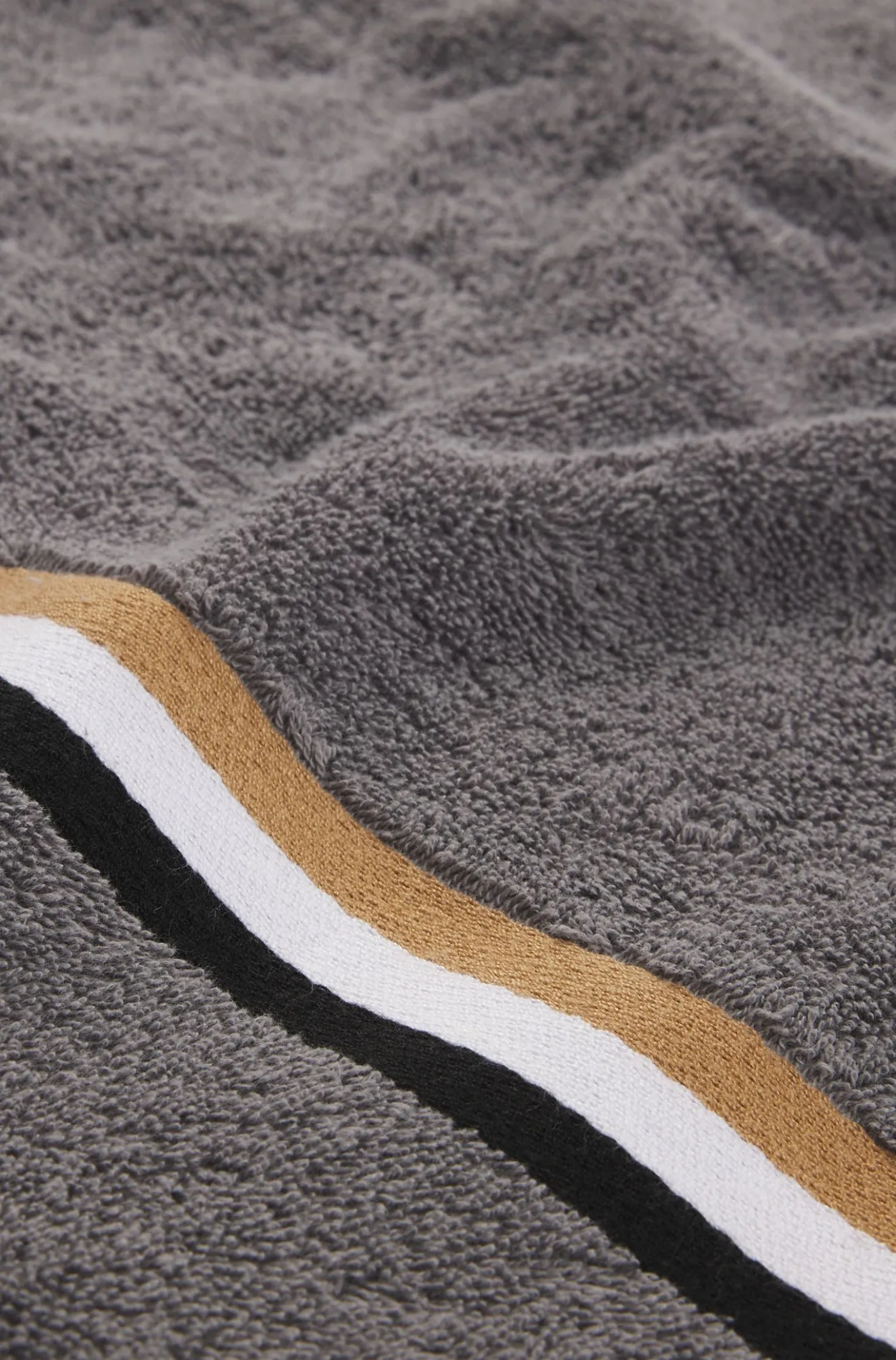 Cotton bath towel with signature-stripe border