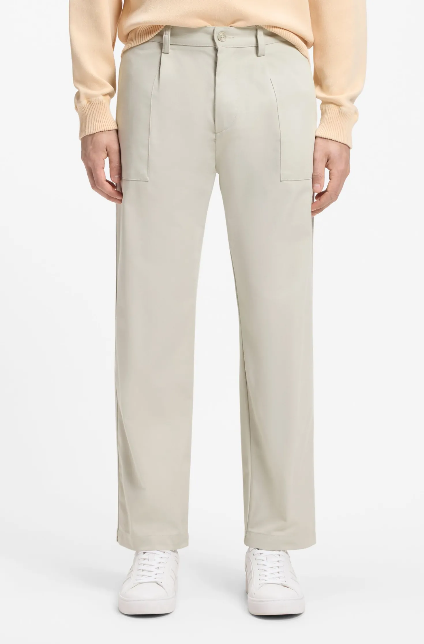 Cotton-blend chinos with pleat and patch pocket