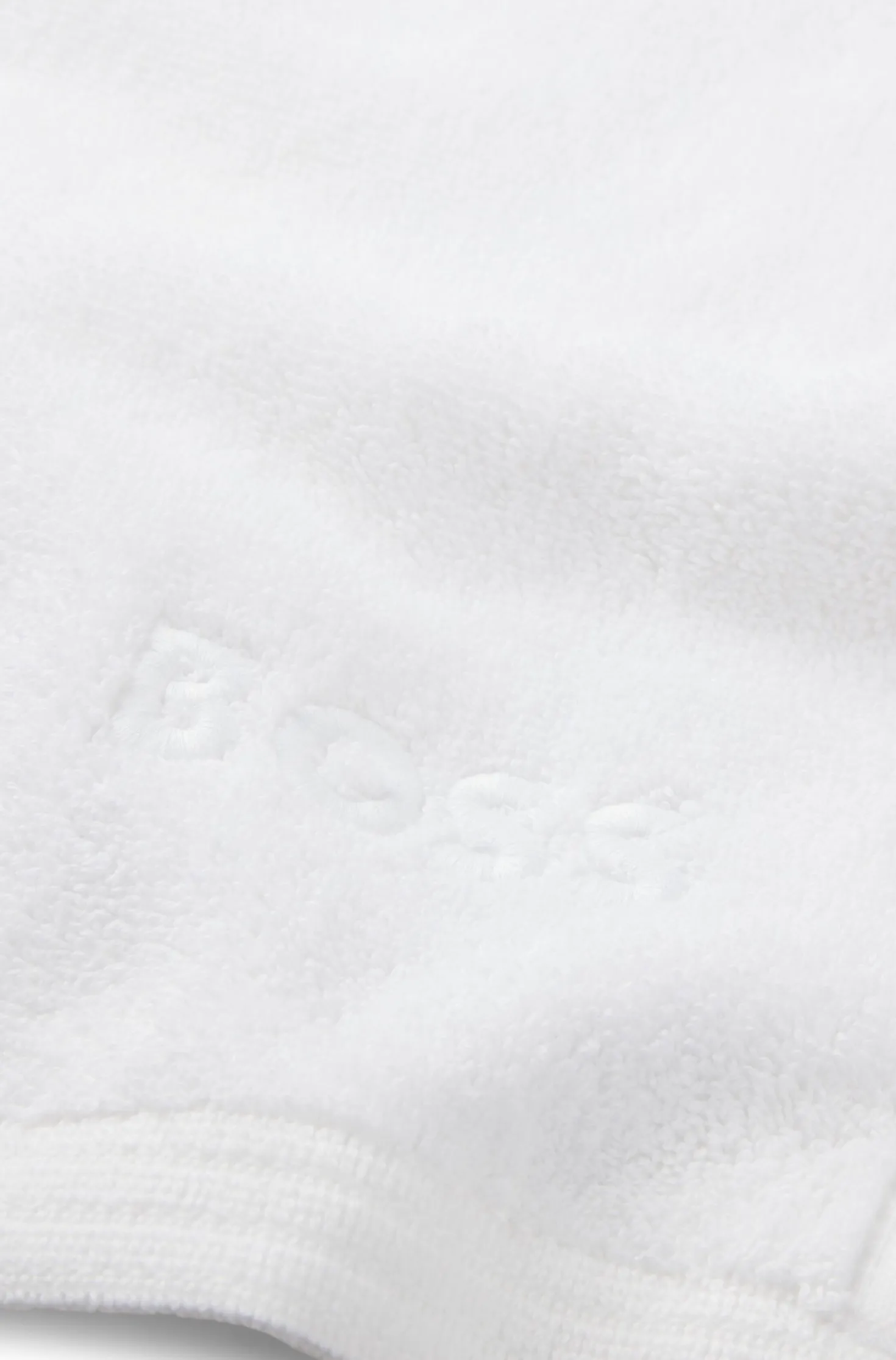 Cotton guest towel with contrast embroidered logo