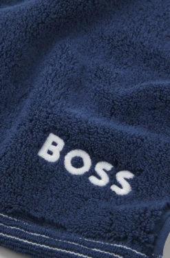 Cotton hand towel with contrast embroidered logo