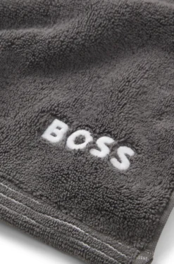 Cotton hand towel with contrast embroidered logo