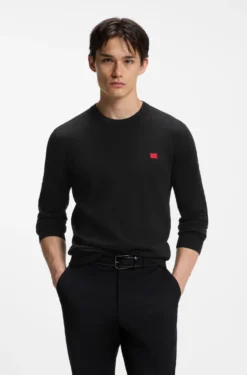 Cotton sweater with red logo label
