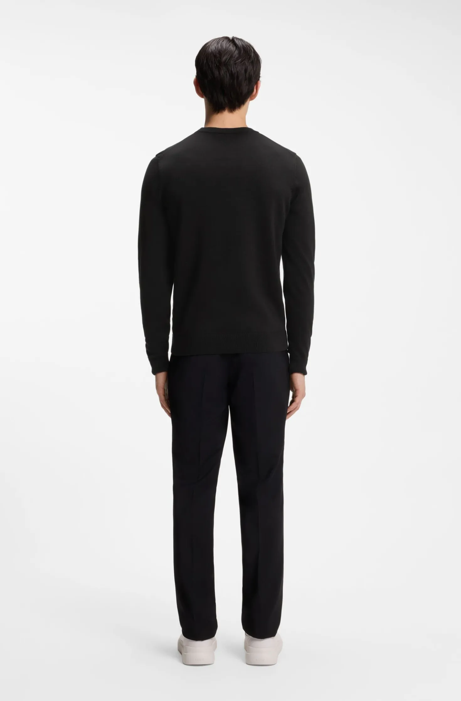Cotton sweater with red logo label
