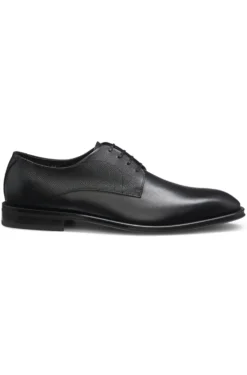 Derby shoes in smooth and textured leather