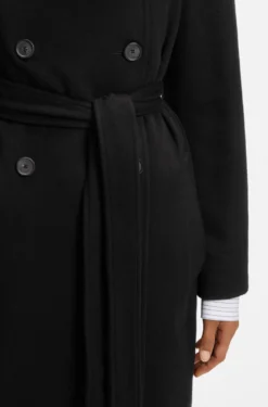 Double-breasted coat in a wool blend