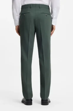 Easy-care suit in stretch cloth with wool