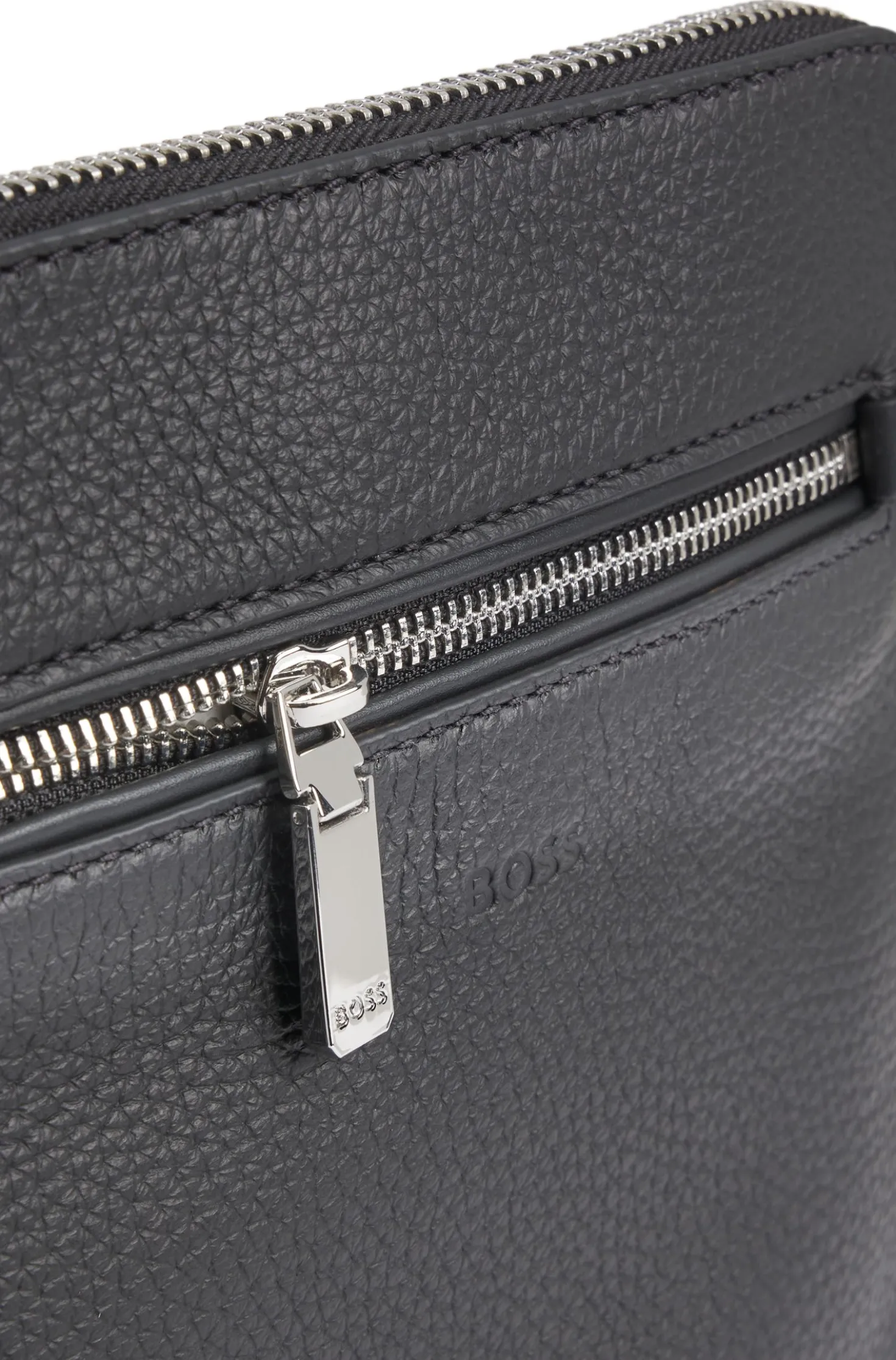 Envelope bag in Italian leather with embossed logo