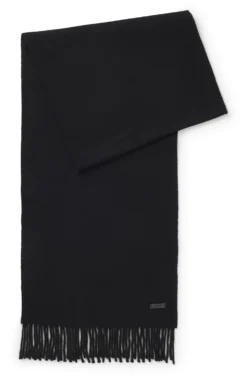 Italian-made scarf in wool with logo patch