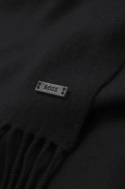 Italian-made scarf in wool with logo patch