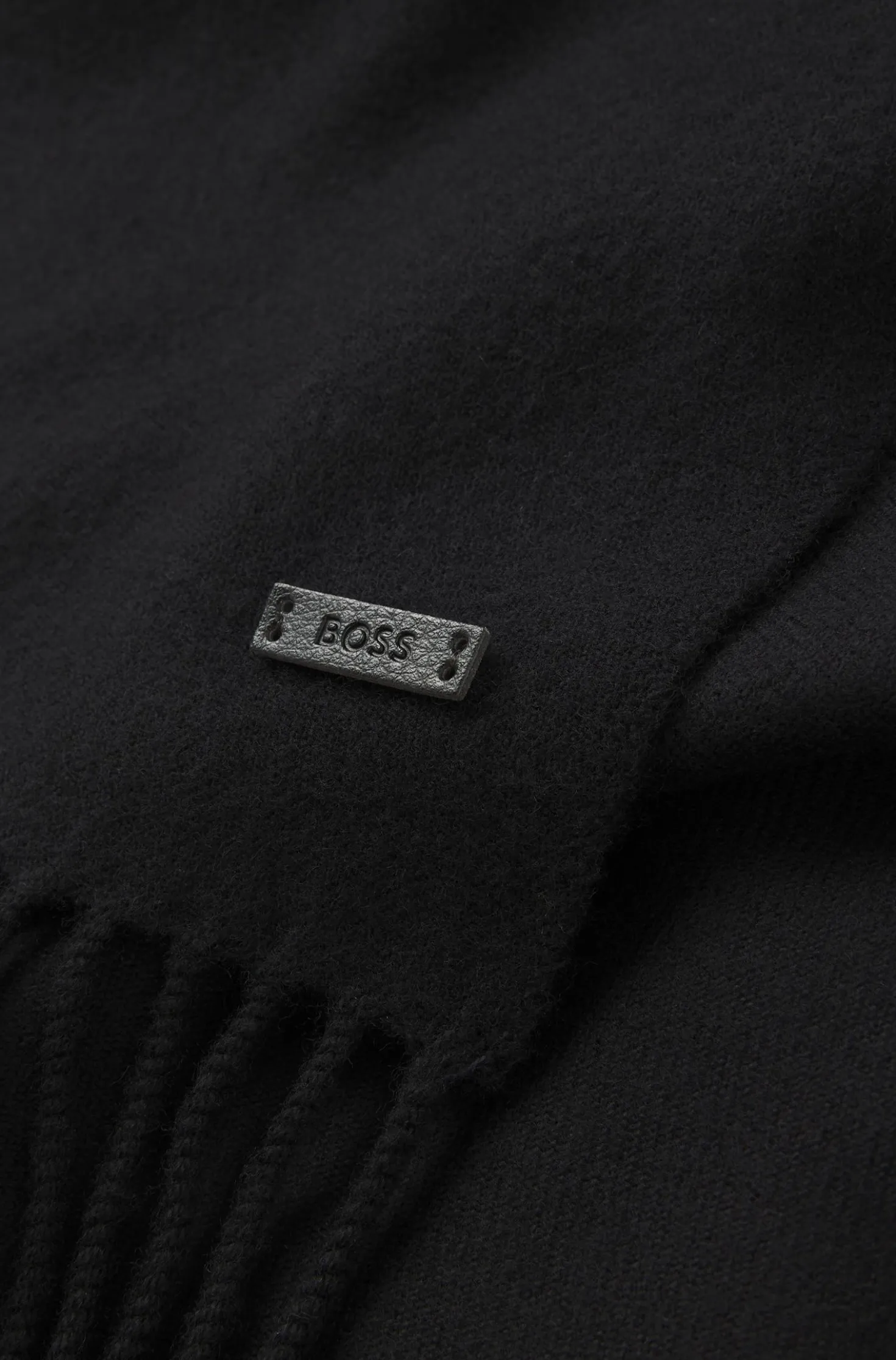Italian-made scarf in wool with logo patch