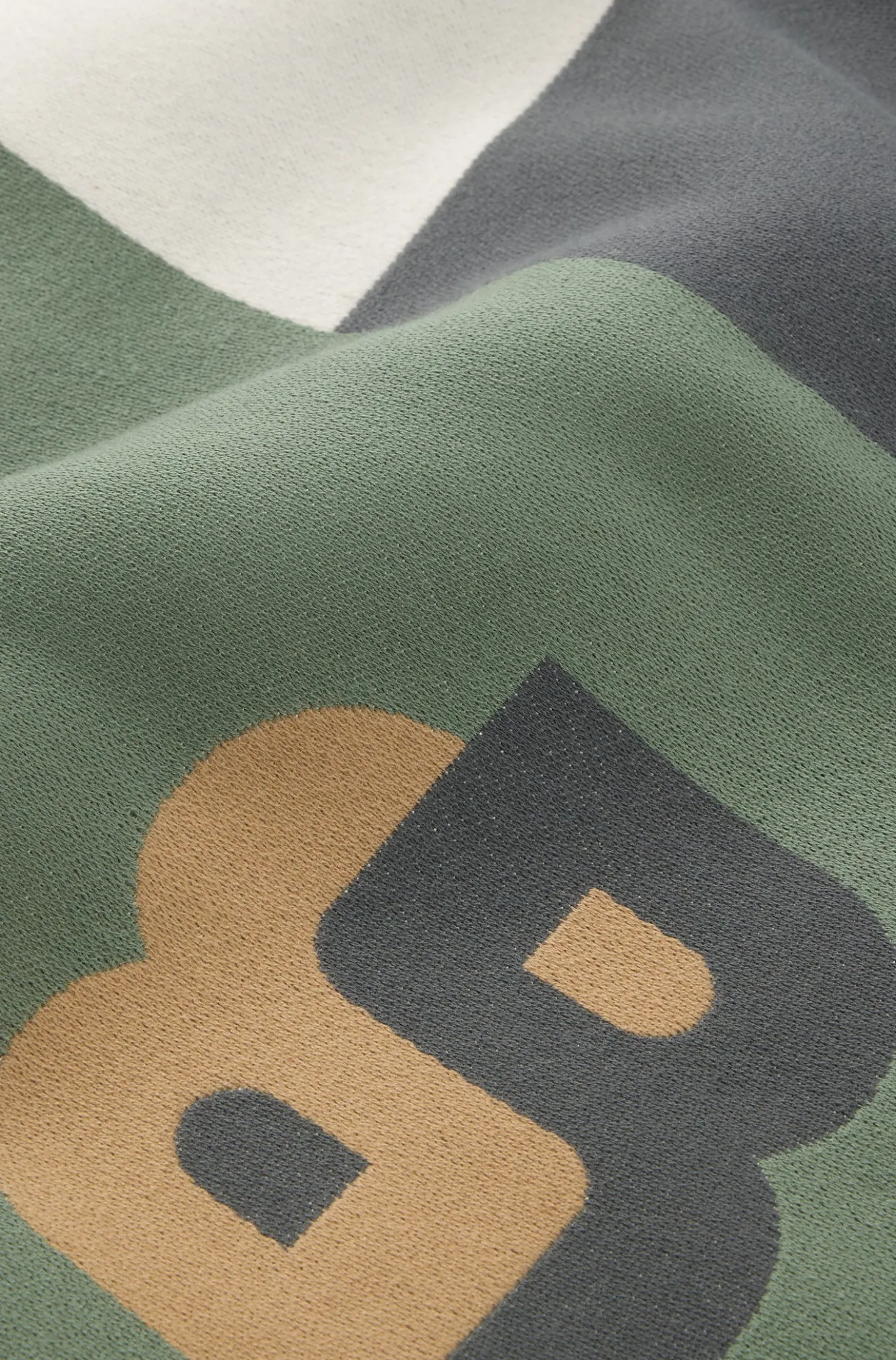Jacquard throw with whipstitching