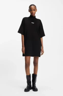 Knitted dress with silicone logo badge