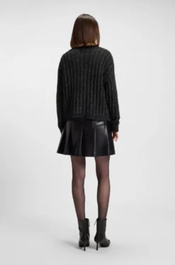 Knitted sweater with ribbed structure