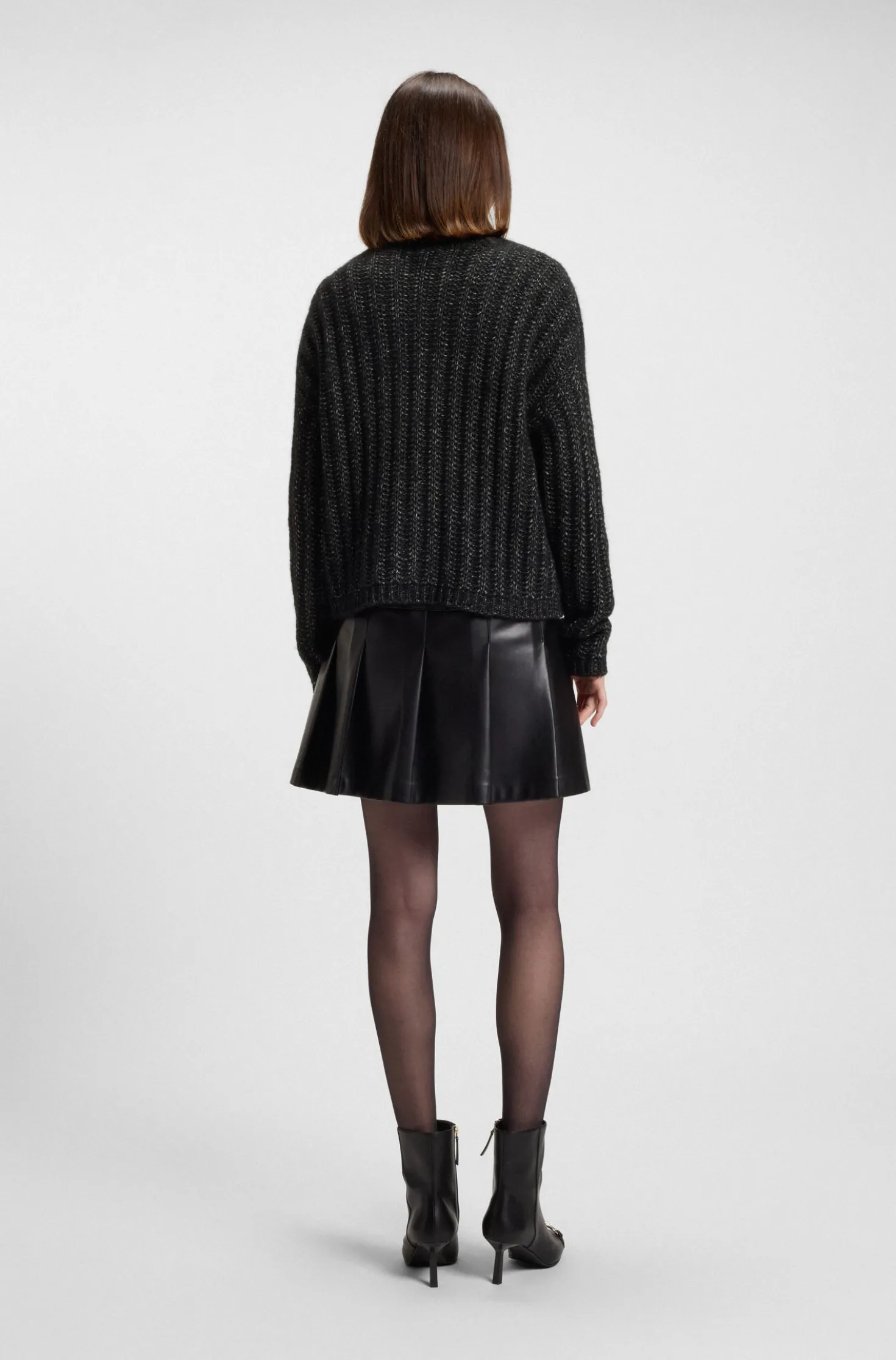 Knitted sweater with ribbed structure