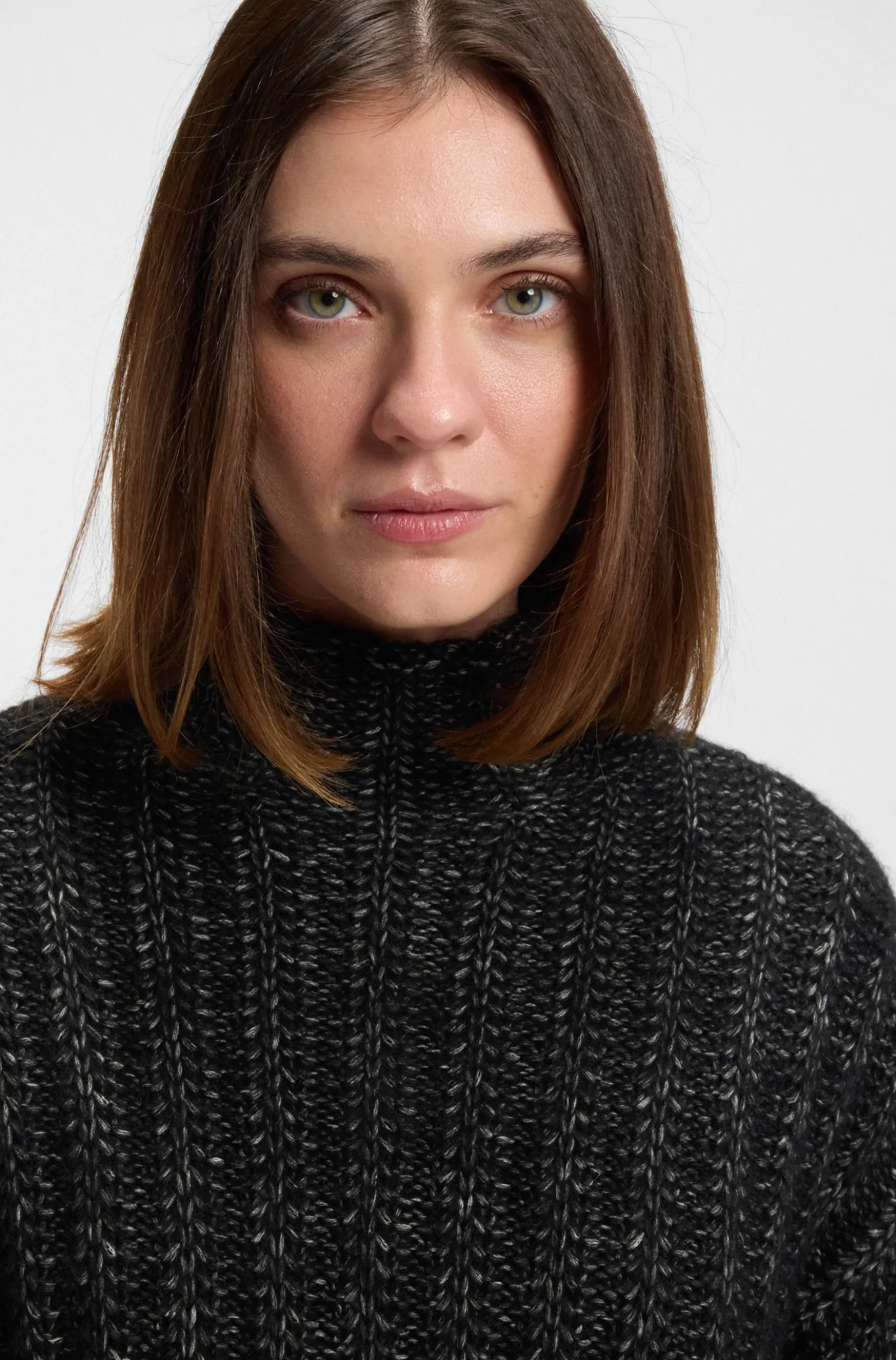 Knitted sweater with ribbed structure