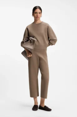 Knitted trousers in stretch fabric