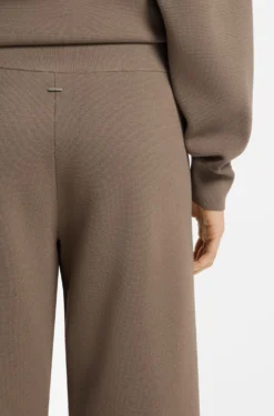 Knitted trousers in stretch fabric