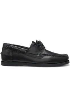 Leather boat shoes with lacing detail