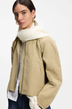 Lightweight wool scarf with fringed trims