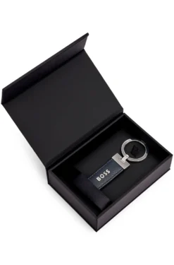 Logo key ring in navy grained leather and brass