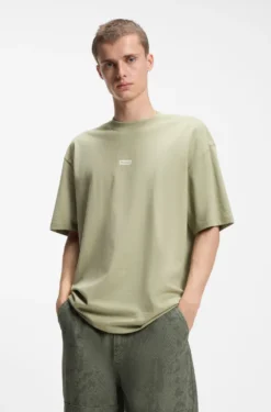 Loose-fit T-shirt in cotton with rear logo artwork