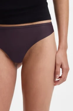 Low-rise briefs with clean finishes