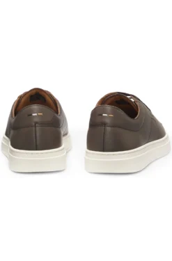 Low-top trainers in leather with embossed logo