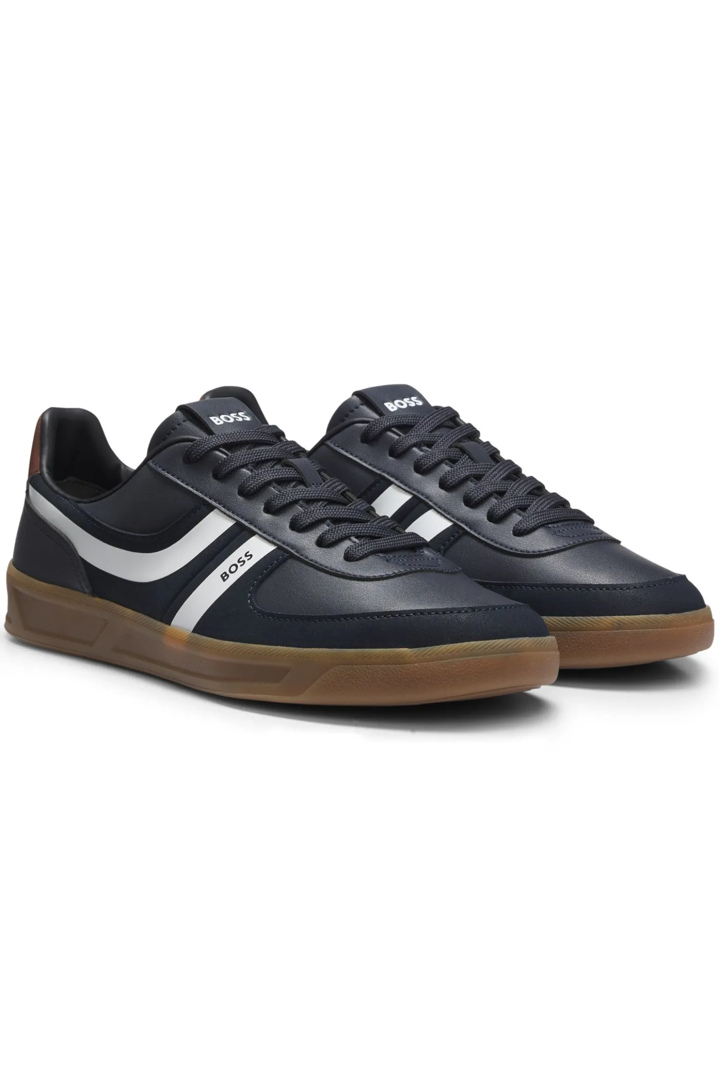 Low-top trainers with a contrast gum sole