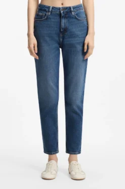 Mom jeans in medium-blue stretch denim