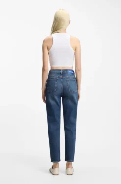 Mom jeans in medium-blue stretch denim