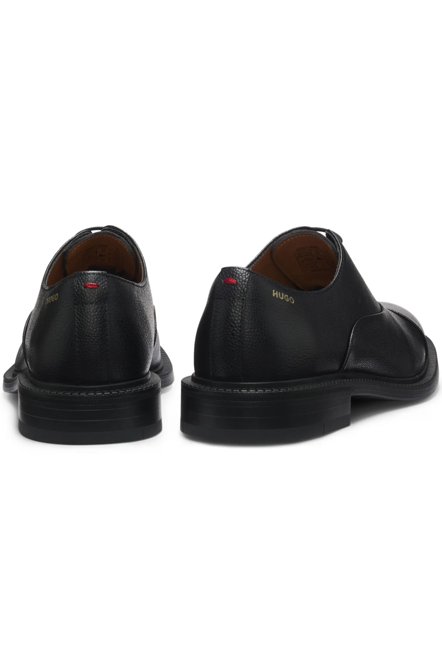 Oxford shoes in grained leather with cap toe