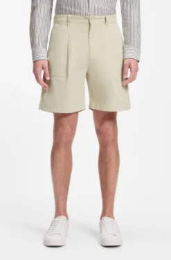 Pleated shorts with comfort waistband