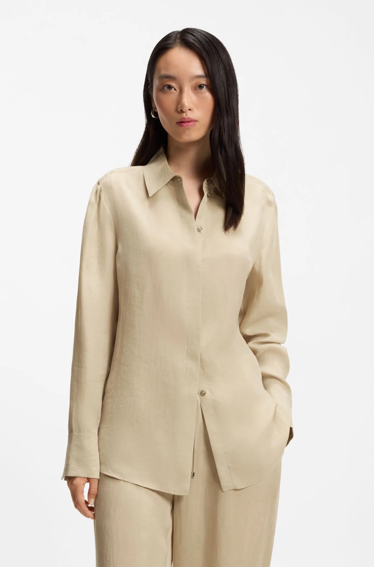 Regular-fit blouse with concealed closure