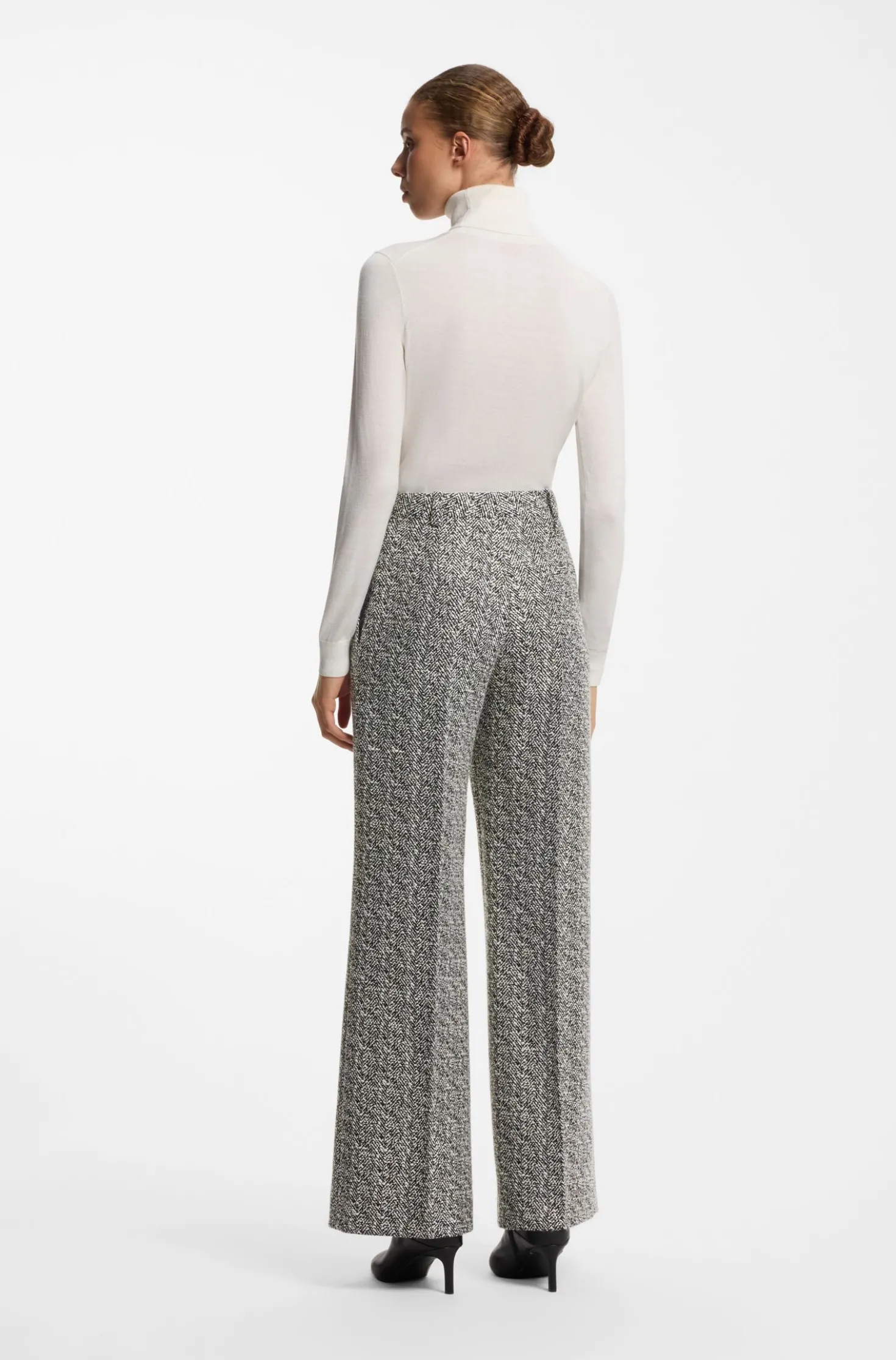 Regular-fit trousers in stretch herringbone fabric