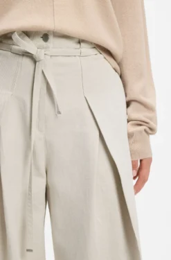 Relaxed-fit trousers in cotton and linen