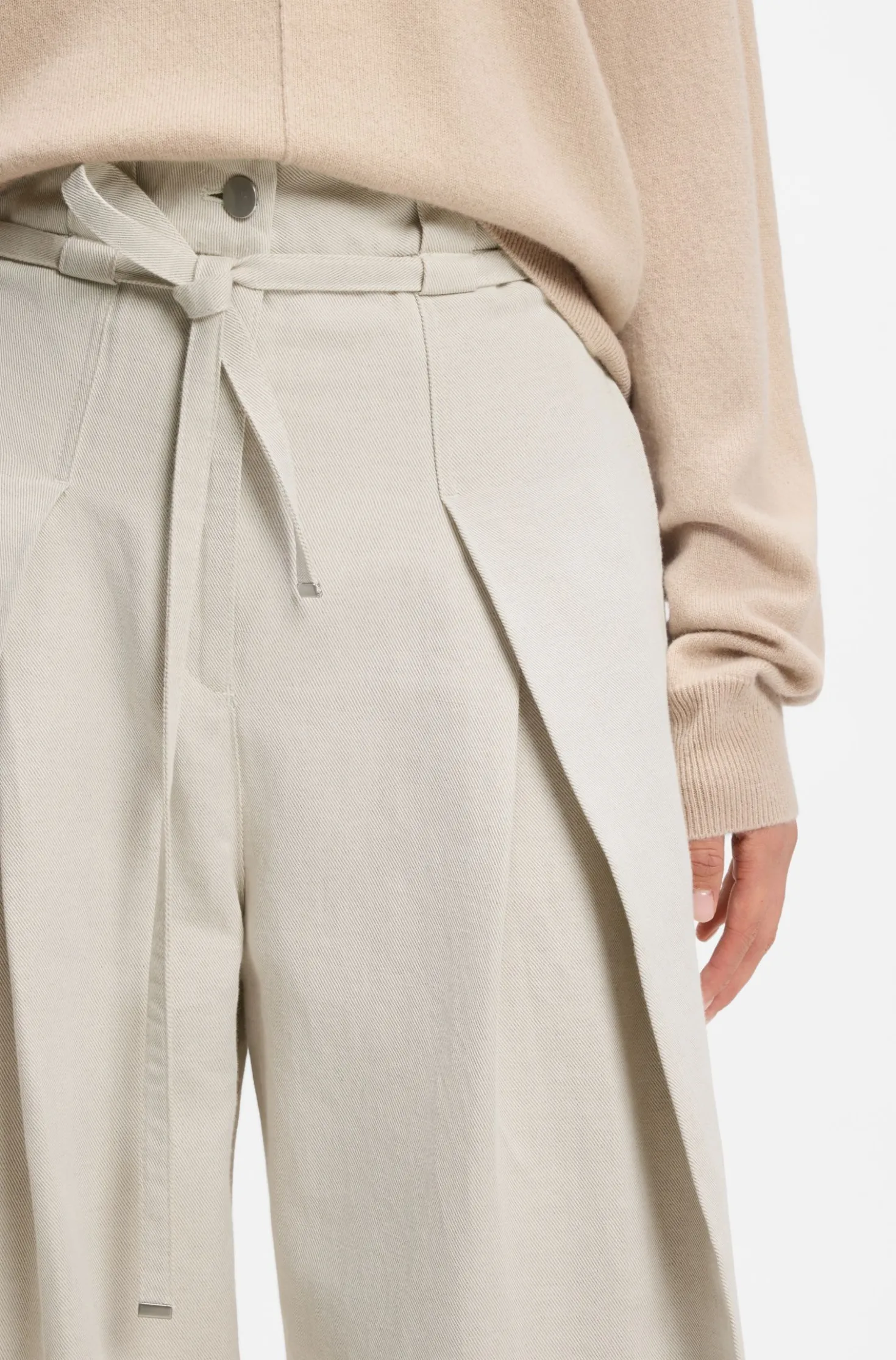 Relaxed-fit trousers in cotton and linen