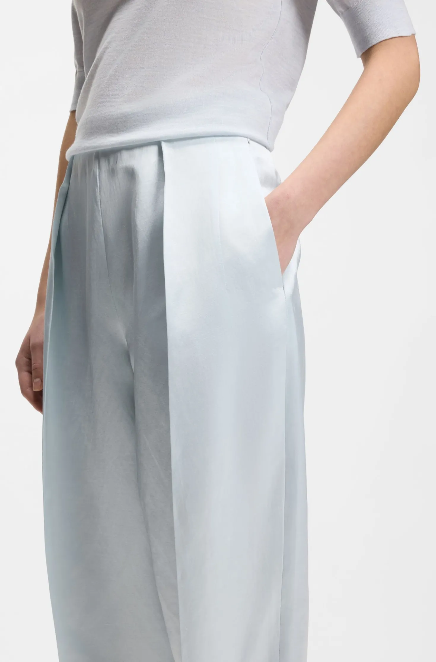 Relaxed-fit trousers in sateen with front pleats